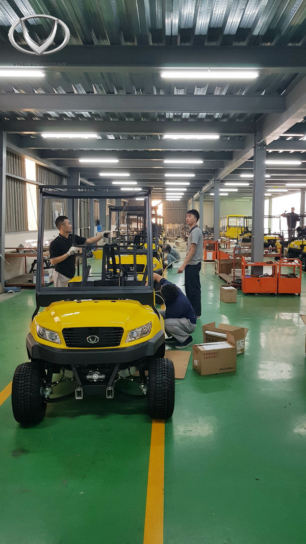 Tham quan nhà máy sản xuất, lắp ráp xe điện bốn bánh đầu tiên tại Việt Nam