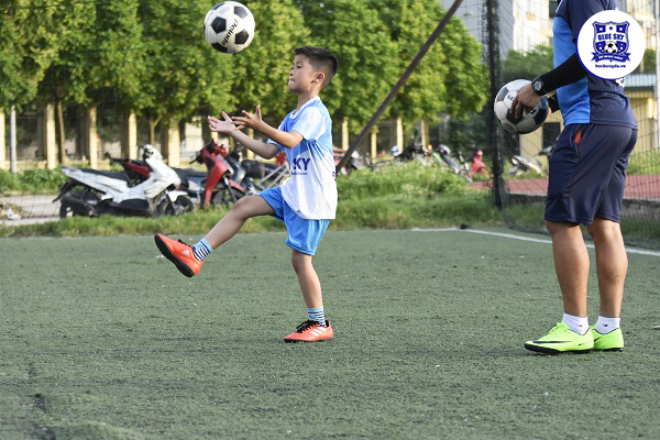 trung tâm dạy bóng đá trẻ em uy tín tại Hà Nội