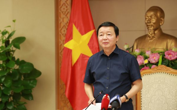 Phó thủ tướng Trần Hồng Hà làm việc với các bộ ngành thúc đẩy xây dựng sàn giao dịch việc làm, bất động sản quốc gia, chiều 21/8. Ảnh: Minh Khôi