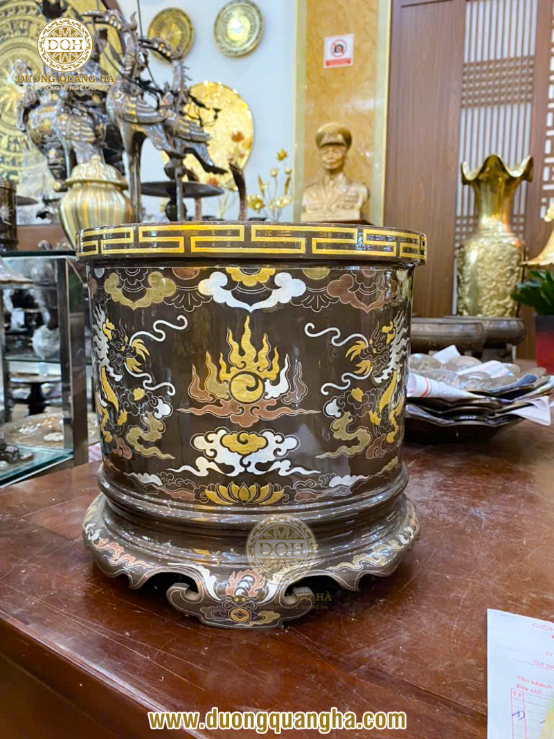 Vì sao bát hương đồng ngày càng được nhiều gia đình chọn mua?